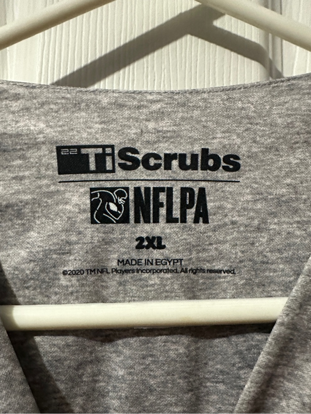 Mahomes in the pocket 2XL gray Kansas City Chiefs NFL Football Ti scrub top - Picture 3 of 9
